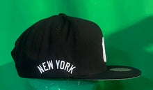 Load image into Gallery viewer, New York Yankees Navy Cooperstown Evergreen Snapback Hat