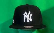 Load image into Gallery viewer, New York Yankees Navy Cooperstown Evergreen Snapback Hat