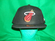 Load image into Gallery viewer, NBA Miami Heat New Era Hat Fitted