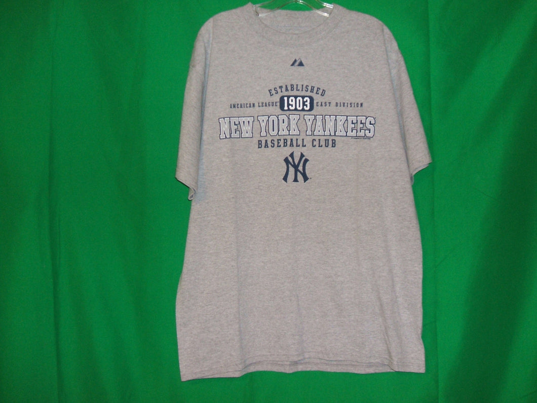 MLB  New York Yankees ...Majestics T-Shirt
